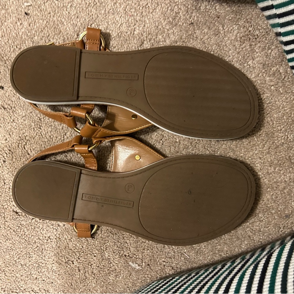 **Never worn**Tommy Hilfiger Tan Sandals with Gold Logo - Picture 5 of 5